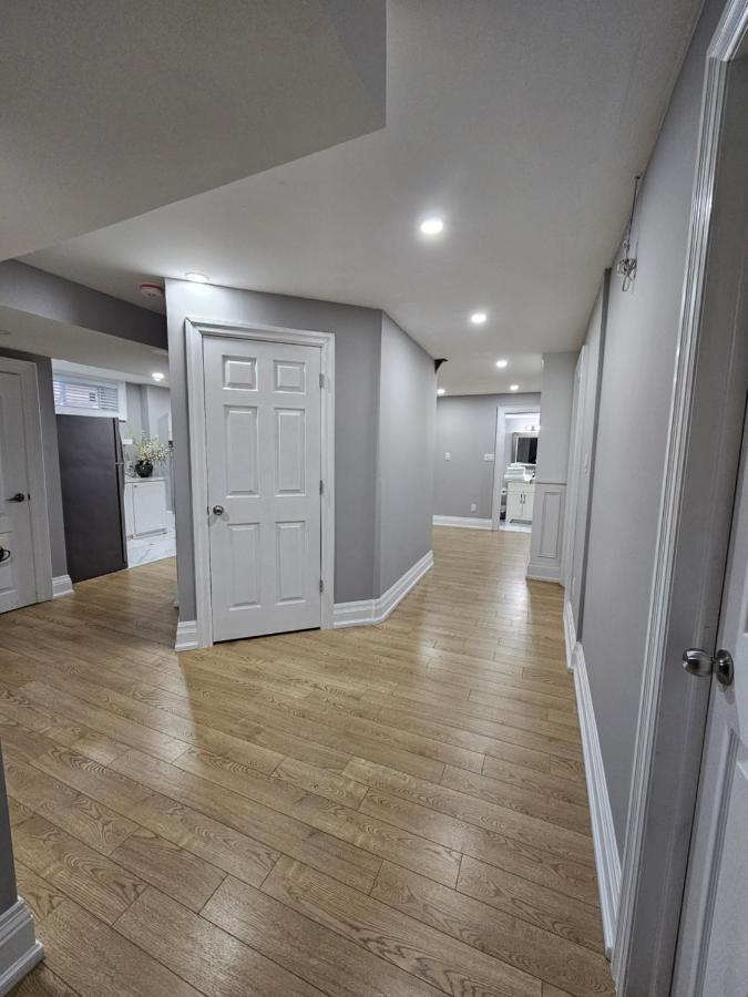 Basement Apartment In Luxury Beach House Торонто Экстерьер фото